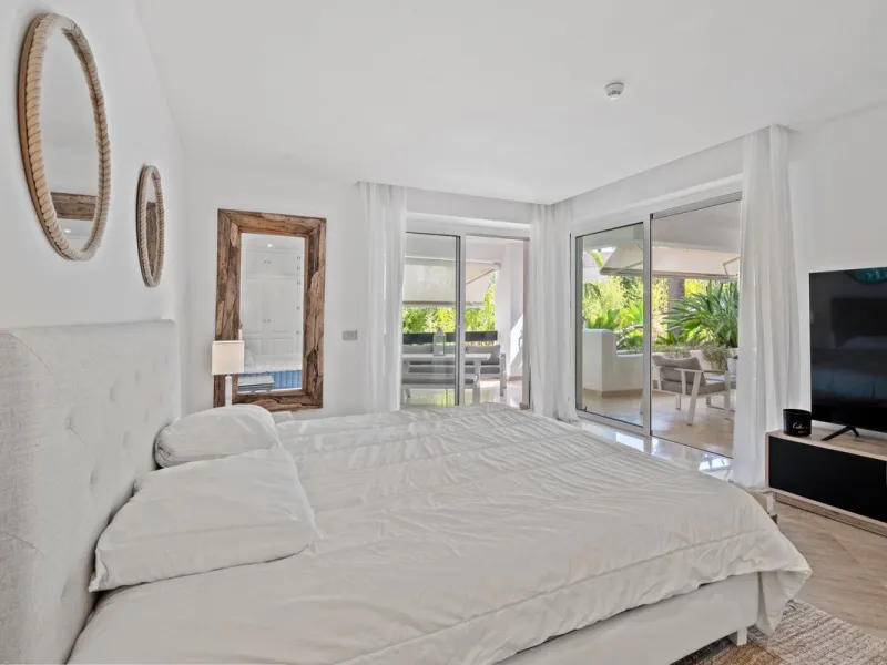 Apartment - Ground Floor Apartment в продаже в Marbella, Málaga. В доме 1 спален и 2 ванных комнат. Площадь дома 245 м²