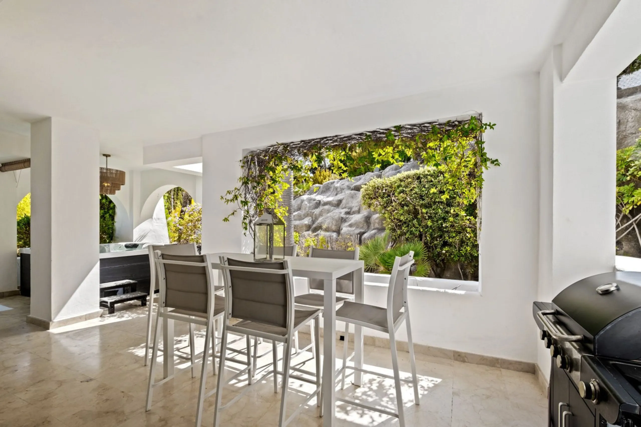 Apartment - Ground Floor Apartment в продаже в Marbella, Málaga. В доме 1 спален и 2 ванных комнат. Площадь дома 245 м²
