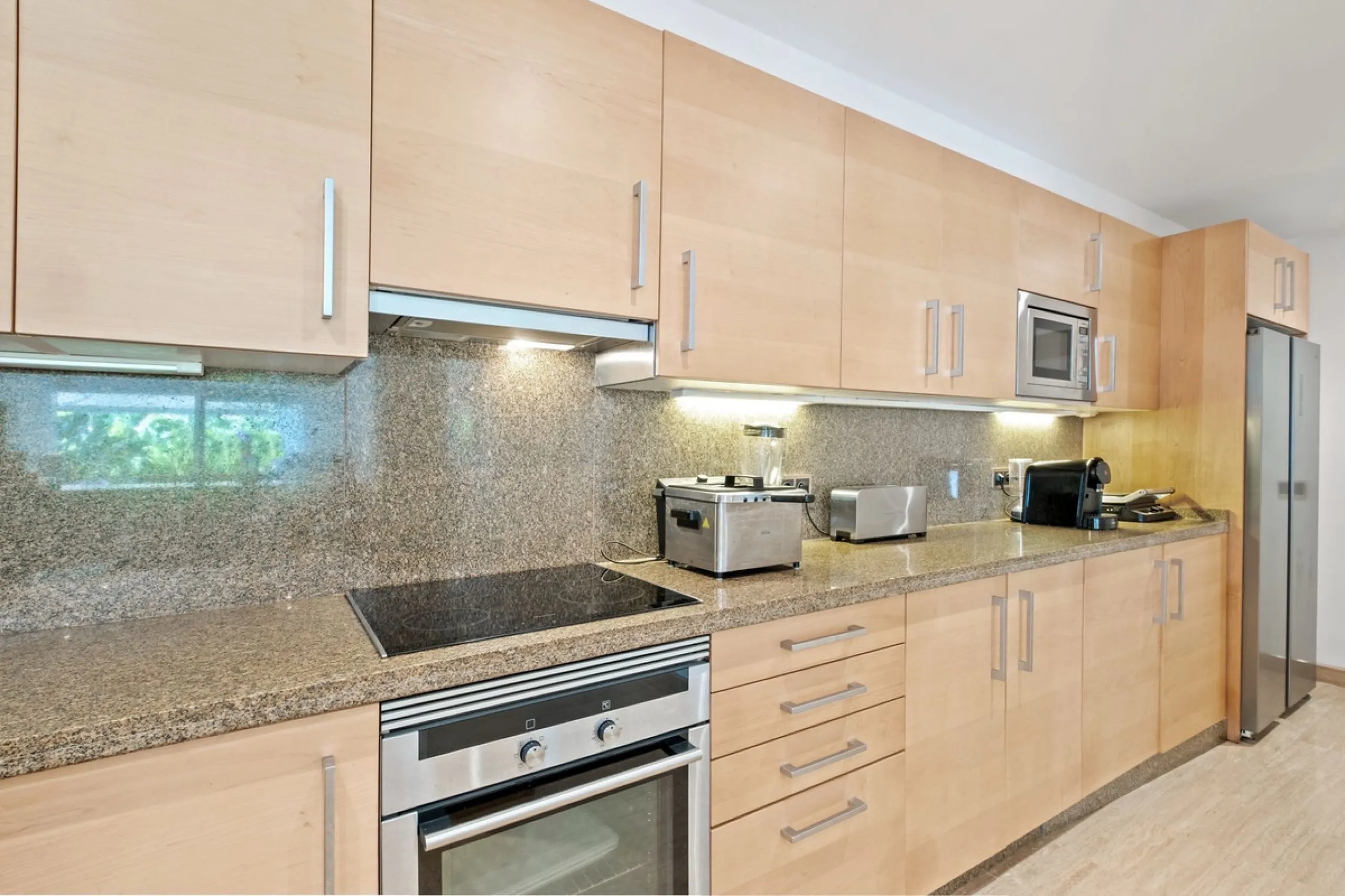 Apartment - Ground Floor Apartment в продаже в Marbella, Málaga. В доме 1 спален и 2 ванных комнат. Площадь дома 245 м²