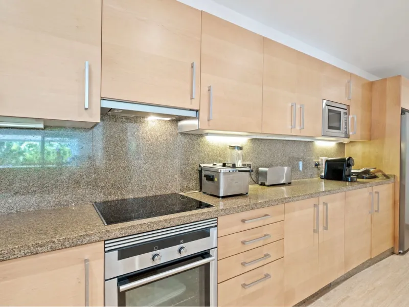 Apartment - Ground Floor Apartment в продаже в Marbella, Málaga. В доме 1 спален и 2 ванных комнат. Площадь дома 245 м²