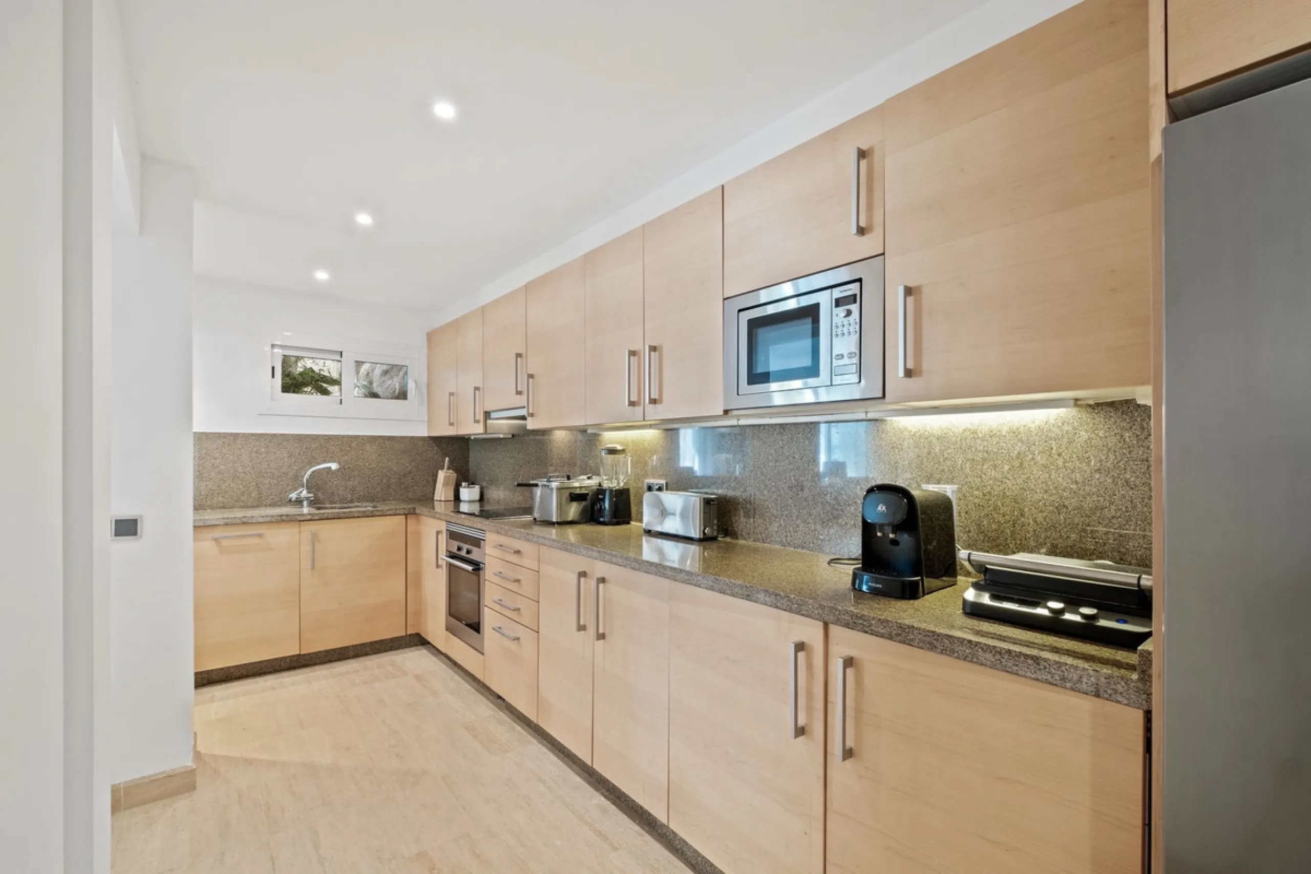 Apartment - Ground Floor Apartment в продаже в Marbella, Málaga. В доме 1 спален и 2 ванных комнат. Площадь дома 245 м²
