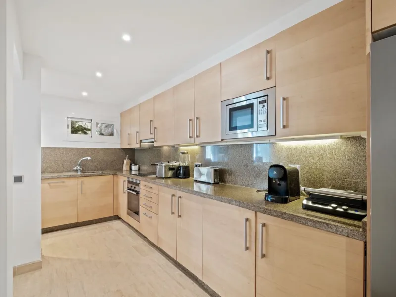 Apartment - Ground Floor Apartment в продаже в Marbella, Málaga. В доме 1 спален и 2 ванных комнат. Площадь дома 245 м²