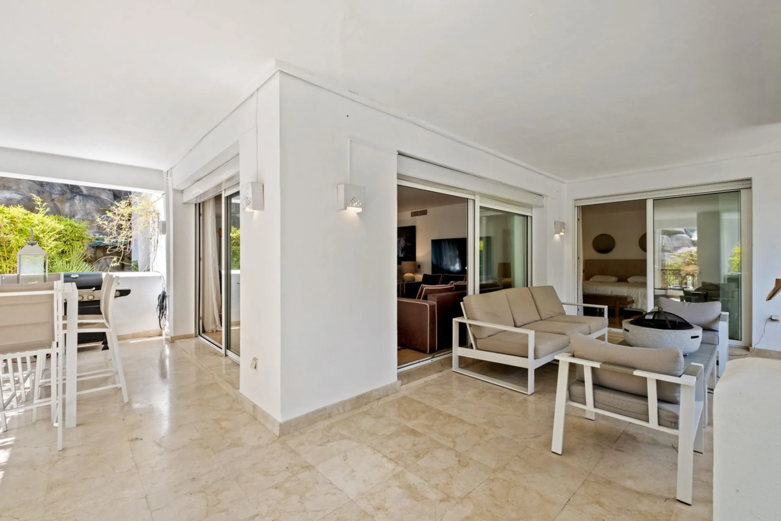 Apartment - Ground Floor Apartment в продаже в Marbella, Málaga. В доме 1 спален и 2 ванных комнат. Площадь дома 245 м²