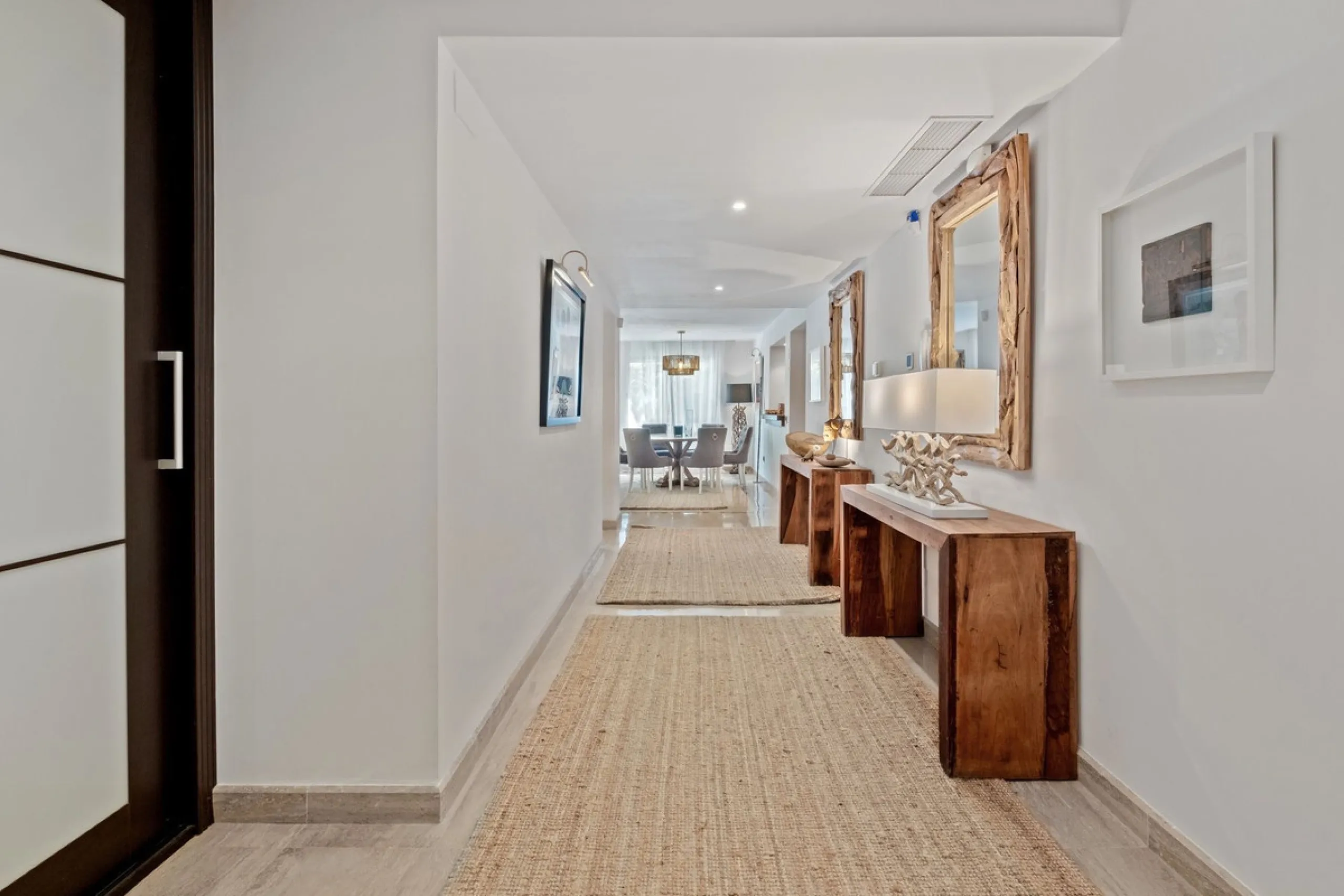 Apartment - Ground Floor Apartment в продаже в Marbella, Málaga. В доме 1 спален и 2 ванных комнат. Площадь дома 245 м²