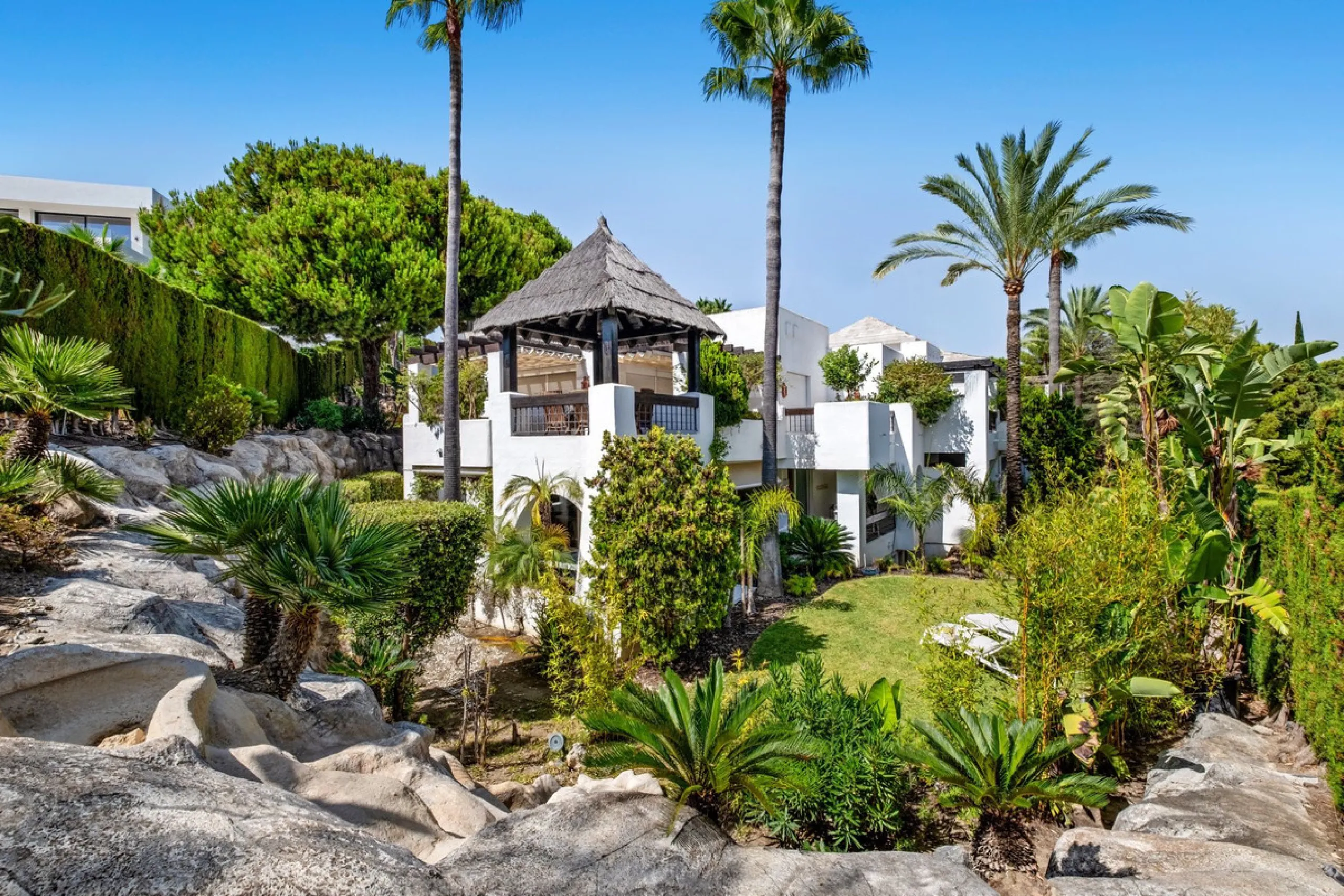 Apartment - Ground Floor Apartment в продаже в Marbella, Málaga. В доме 1 спален и 2 ванных комнат. Площадь дома 245 м²