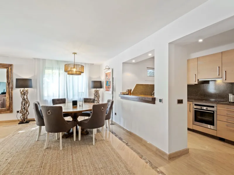 Apartment - Ground Floor Apartment в продаже в Marbella, Málaga. В доме 1 спален и 2 ванных комнат. Площадь дома 245 м²
