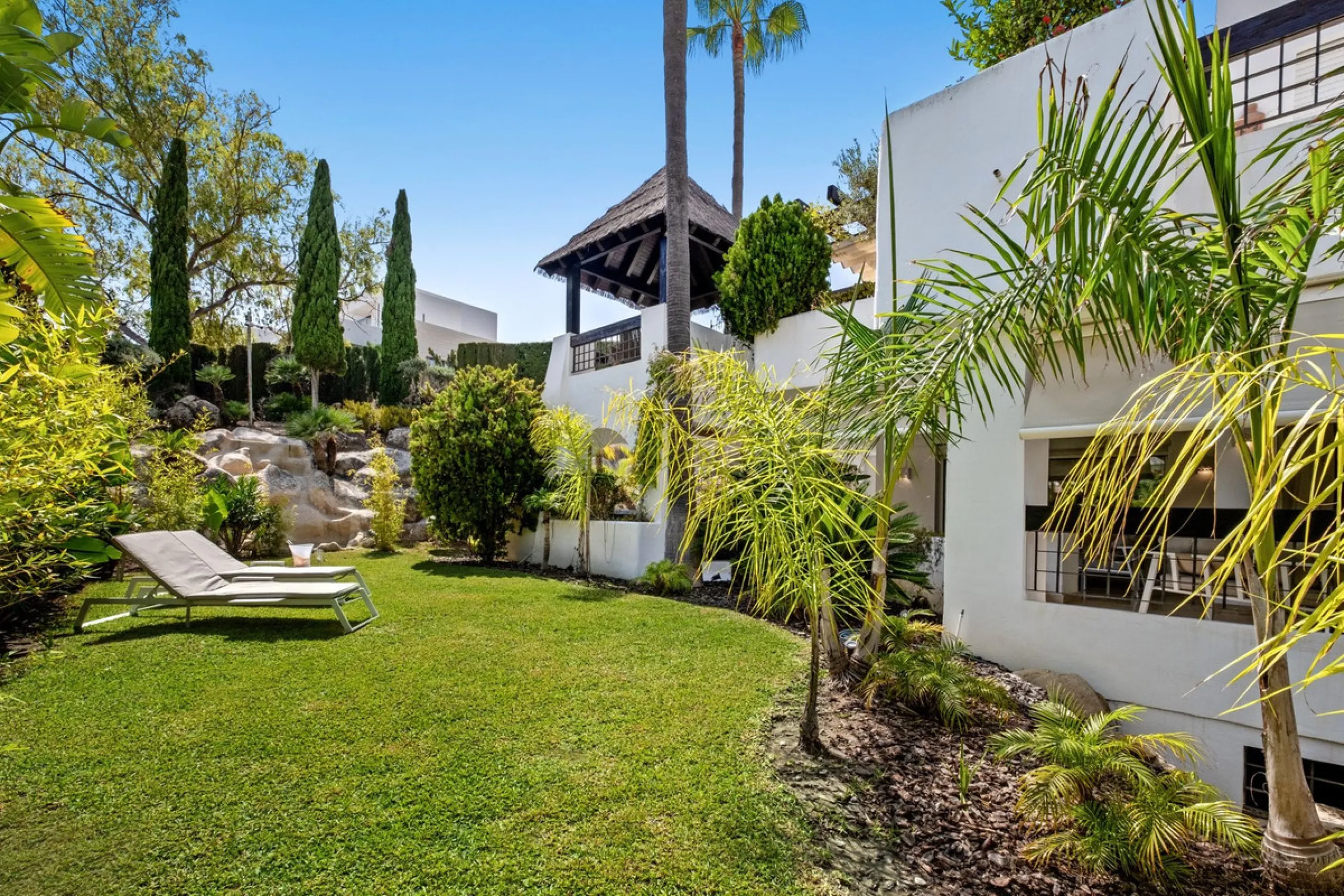 Apartment - Ground Floor Apartment в продаже в Marbella, Málaga. В доме 1 спален и 2 ванных комнат. Площадь дома 245 м²