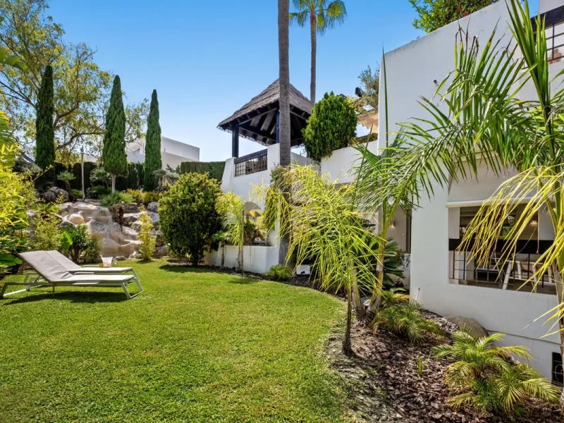 Apartment - Ground Floor Apartment в продаже в Marbella, Málaga. В доме 1 спален и 2 ванных комнат. Площадь дома 245 м²