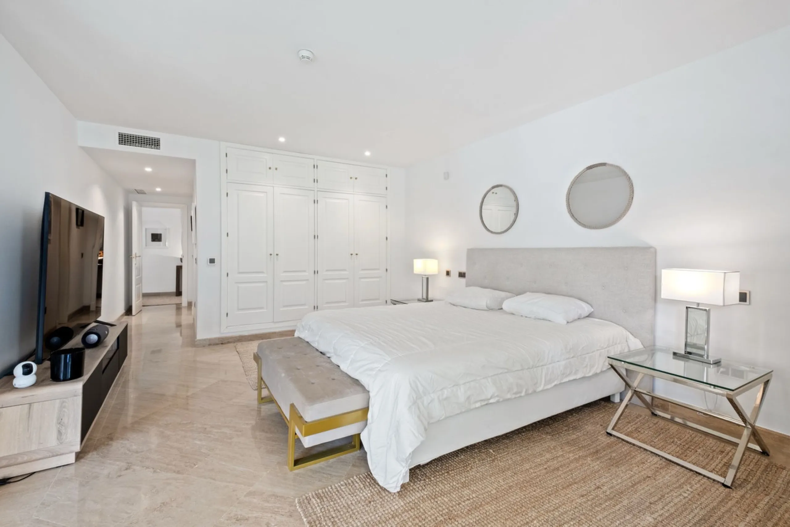 Apartment - Ground Floor Apartment в продаже в Marbella, Málaga. В доме 1 спален и 2 ванных комнат. Площадь дома 245 м²