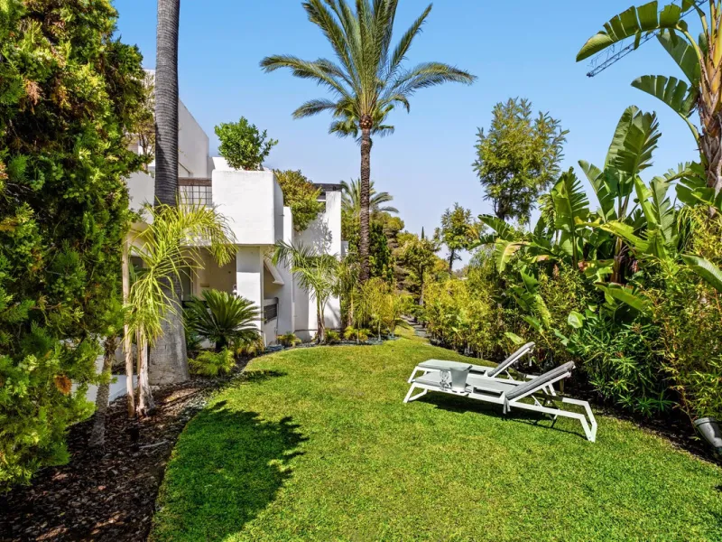 Apartment - Ground Floor Apartment в продаже в Marbella, Málaga. В доме 1 спален и 2 ванных комнат. Площадь дома 245 м²