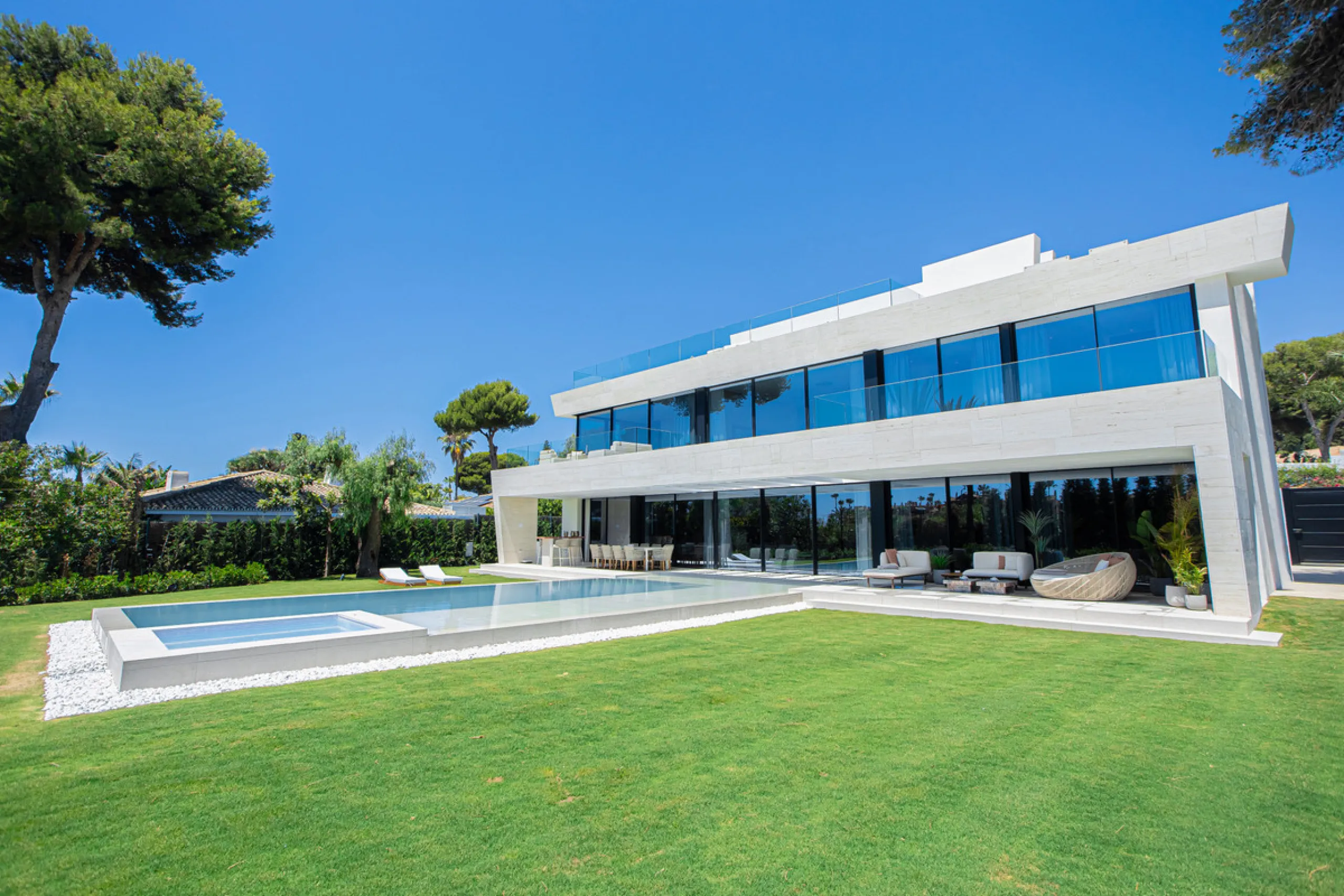 Experience unparalleled luxury in this stunning Los Monteros villa, where every detail has been crafted for sophisticated living. Boasting 6 en-suite bedrooms, a separate maid's apartment, and 8 bathrooms, this residence offers space, comfort, and style a