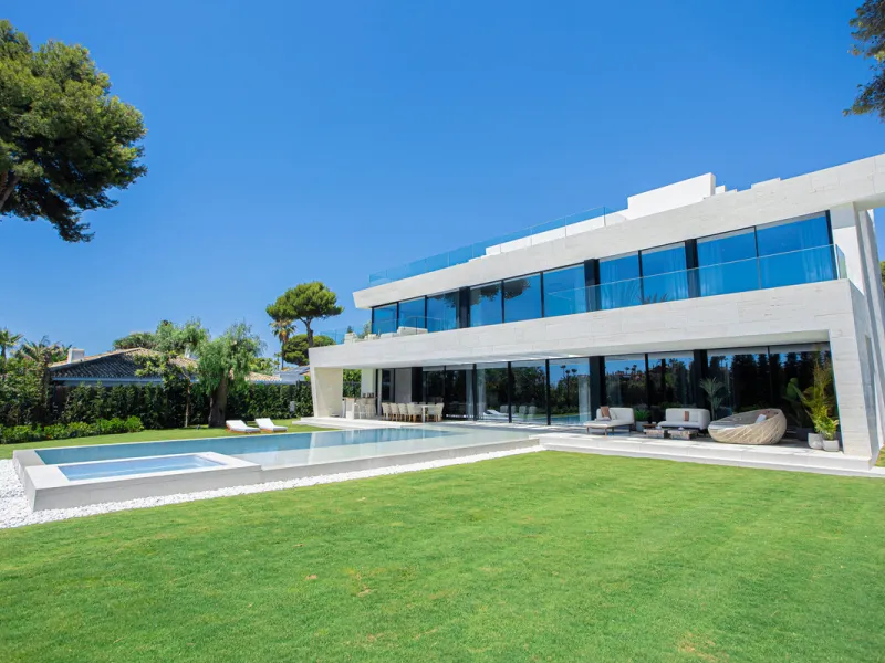 Experience unparalleled luxury in this stunning Los Monteros villa, where every detail has been crafted for sophisticated living. Boasting 6 en-suite bedrooms, a separate maid's apartment, and 8 bathrooms, this residence offers space, comfort, and style a