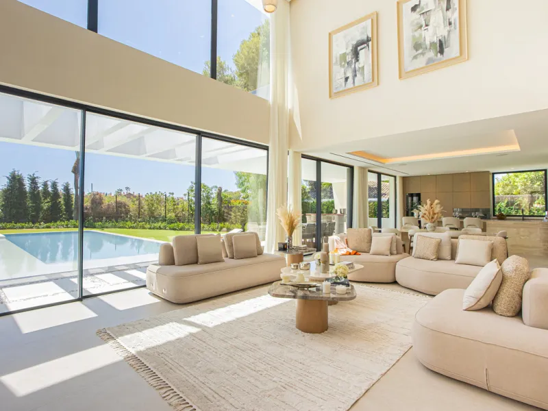 Experience unparalleled luxury in this stunning Los Monteros villa, where every detail has been crafted for sophisticated living. Boasting 6 en-suite bedrooms, a separate maid's apartment, and 8 bathrooms, this residence offers space, comfort, and style a