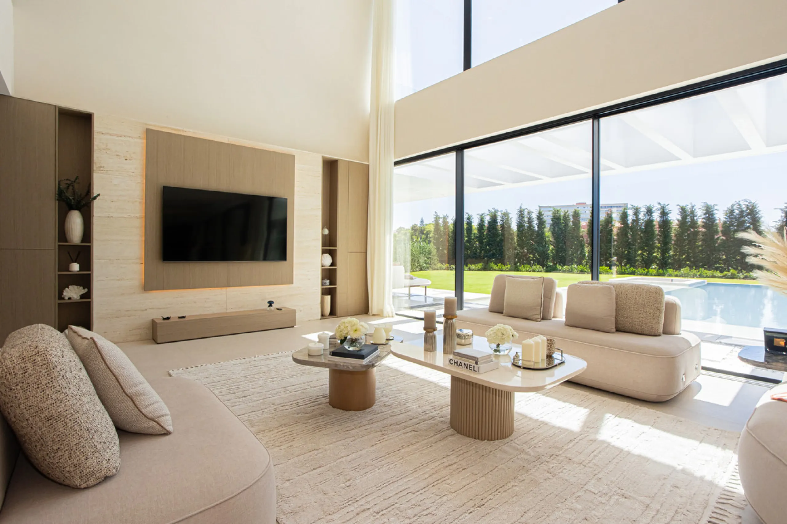 Experience unparalleled luxury in this stunning Los Monteros villa, where every detail has been crafted for sophisticated living. Boasting 6 en-suite bedrooms, a separate maid's apartment, and 8 bathrooms, this residence offers space, comfort, and style a