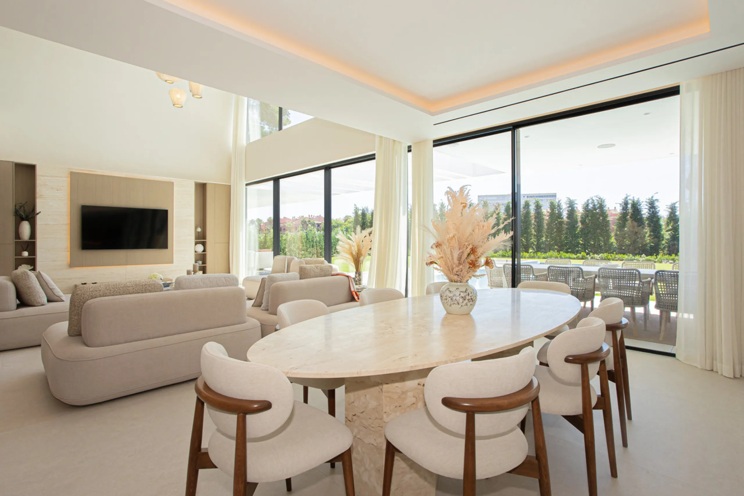 Experience unparalleled luxury in this stunning Los Monteros villa, where every detail has been crafted for sophisticated living. Boasting 6 en-suite bedrooms, a separate maid's apartment, and 8 bathrooms, this residence offers space, comfort, and style a