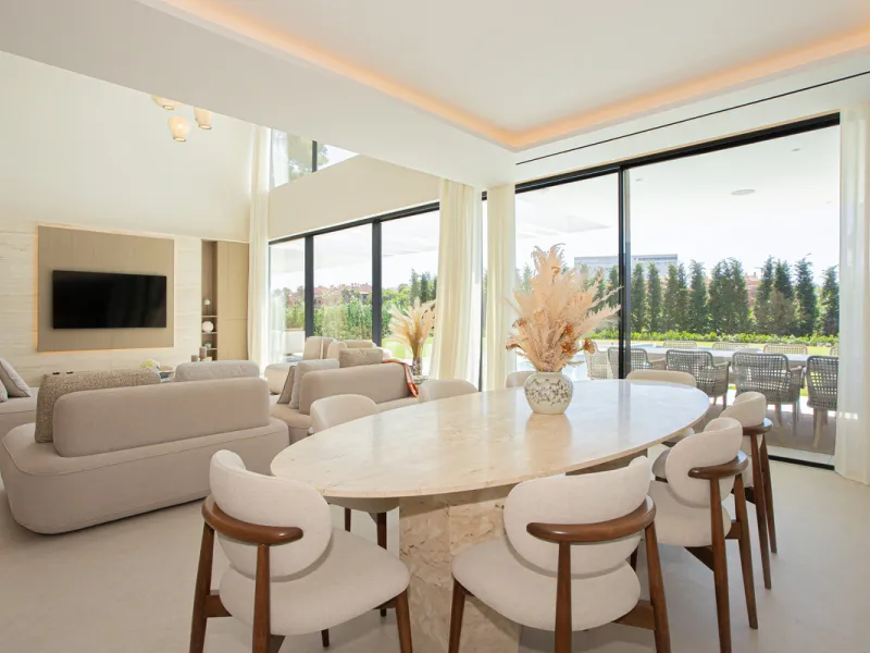 Experience unparalleled luxury in this stunning Los Monteros villa, where every detail has been crafted for sophisticated living. Boasting 6 en-suite bedrooms, a separate maid's apartment, and 8 bathrooms, this residence offers space, comfort, and style a