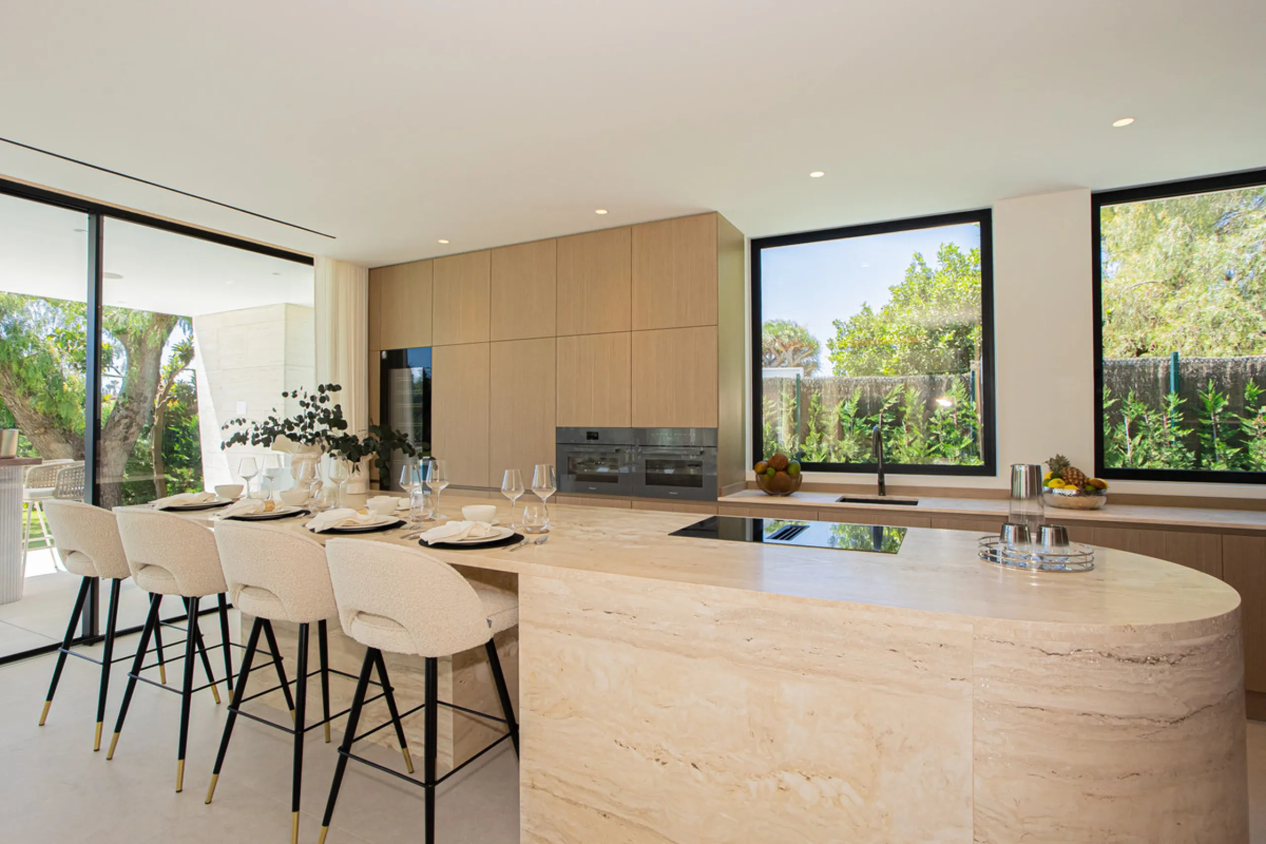 Experience unparalleled luxury in this stunning Los Monteros villa, where every detail has been crafted for sophisticated living. Boasting 6 en-suite bedrooms, a separate maid's apartment, and 8 bathrooms, this residence offers space, comfort, and style a