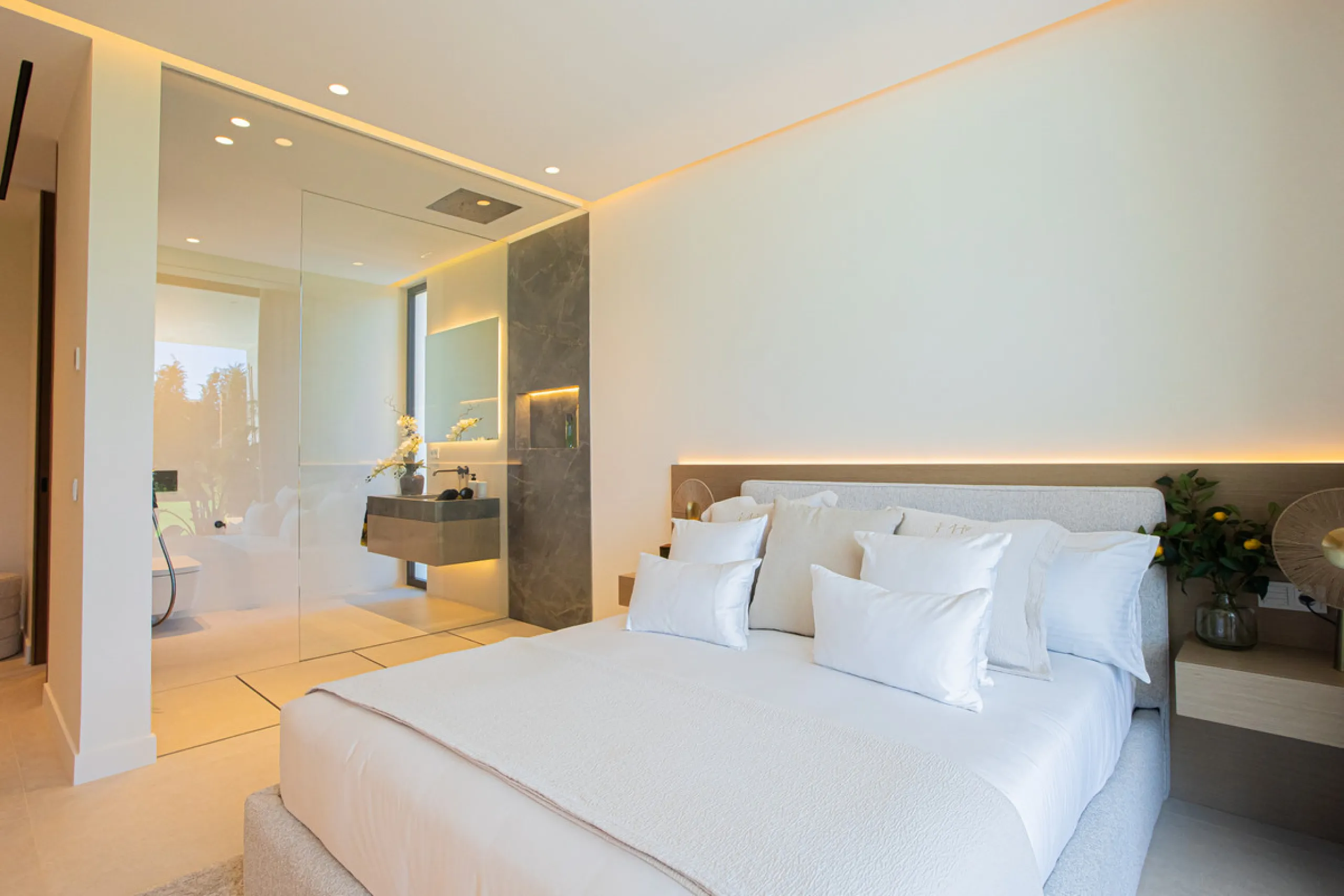 Experience unparalleled luxury in this stunning Los Monteros villa, where every detail has been crafted for sophisticated living. Boasting 6 en-suite bedrooms, a separate maid's apartment, and 8 bathrooms, this residence offers space, comfort, and style a