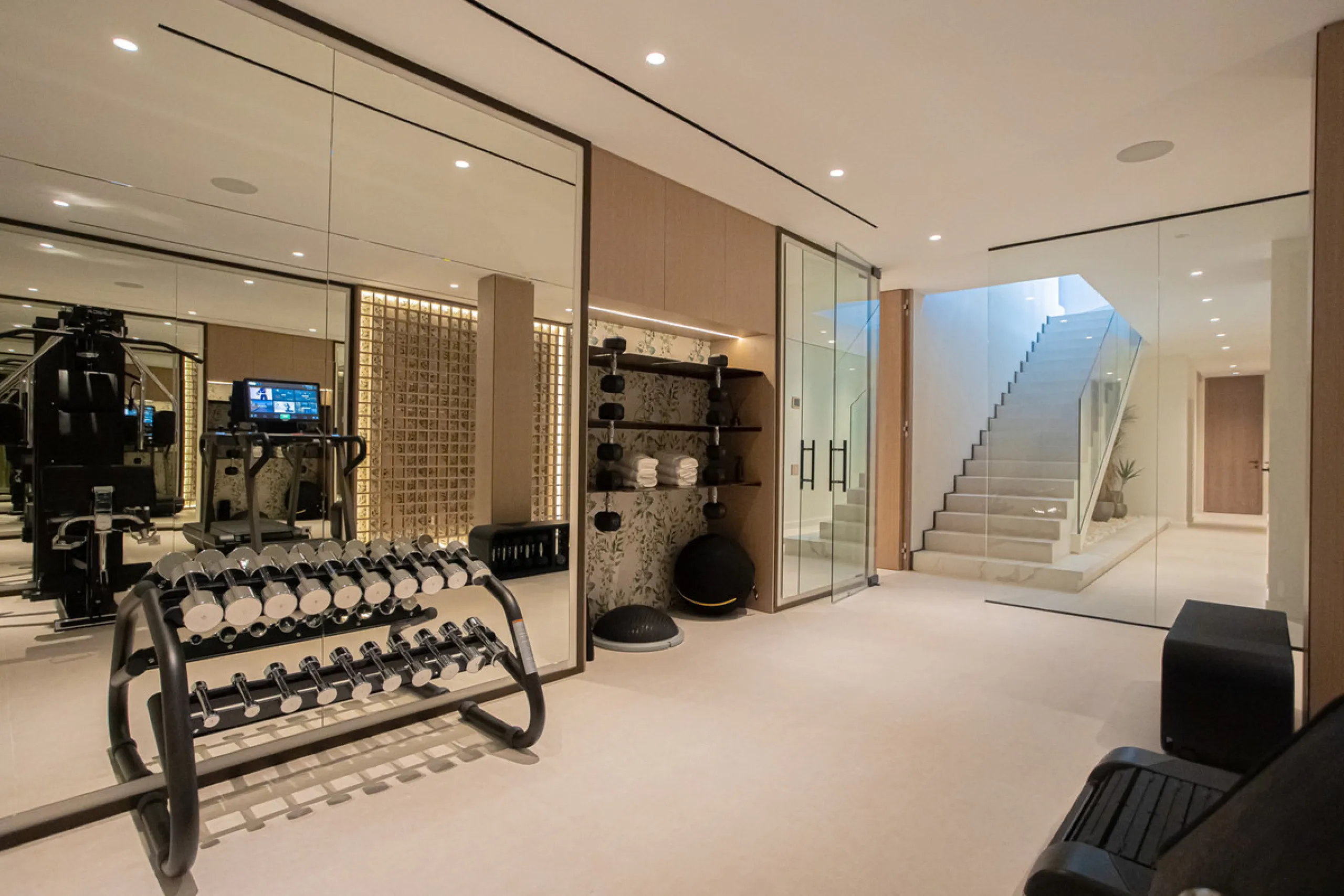Experience unparalleled luxury in this stunning Los Monteros villa, where every detail has been crafted for sophisticated living. Boasting 6 en-suite bedrooms, a separate maid's apartment, and 8 bathrooms, this residence offers space, comfort, and style a