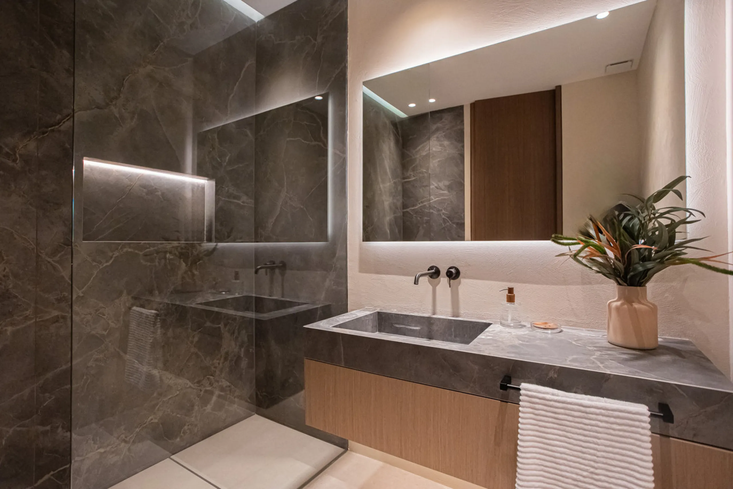 Experience unparalleled luxury in this stunning Los Monteros villa, where every detail has been crafted for sophisticated living. Boasting 6 en-suite bedrooms, a separate maid's apartment, and 8 bathrooms, this residence offers space, comfort, and style a
