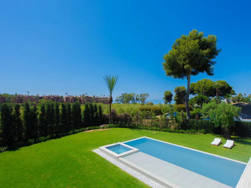 Experience unparalleled luxury in this stunning Los Monteros villa, where every detail has been crafted for sophisticated living. Boasting 6 en-suite bedrooms, a separate maid's apartment, and 8 bathrooms, this residence offers space, comfort, and style a