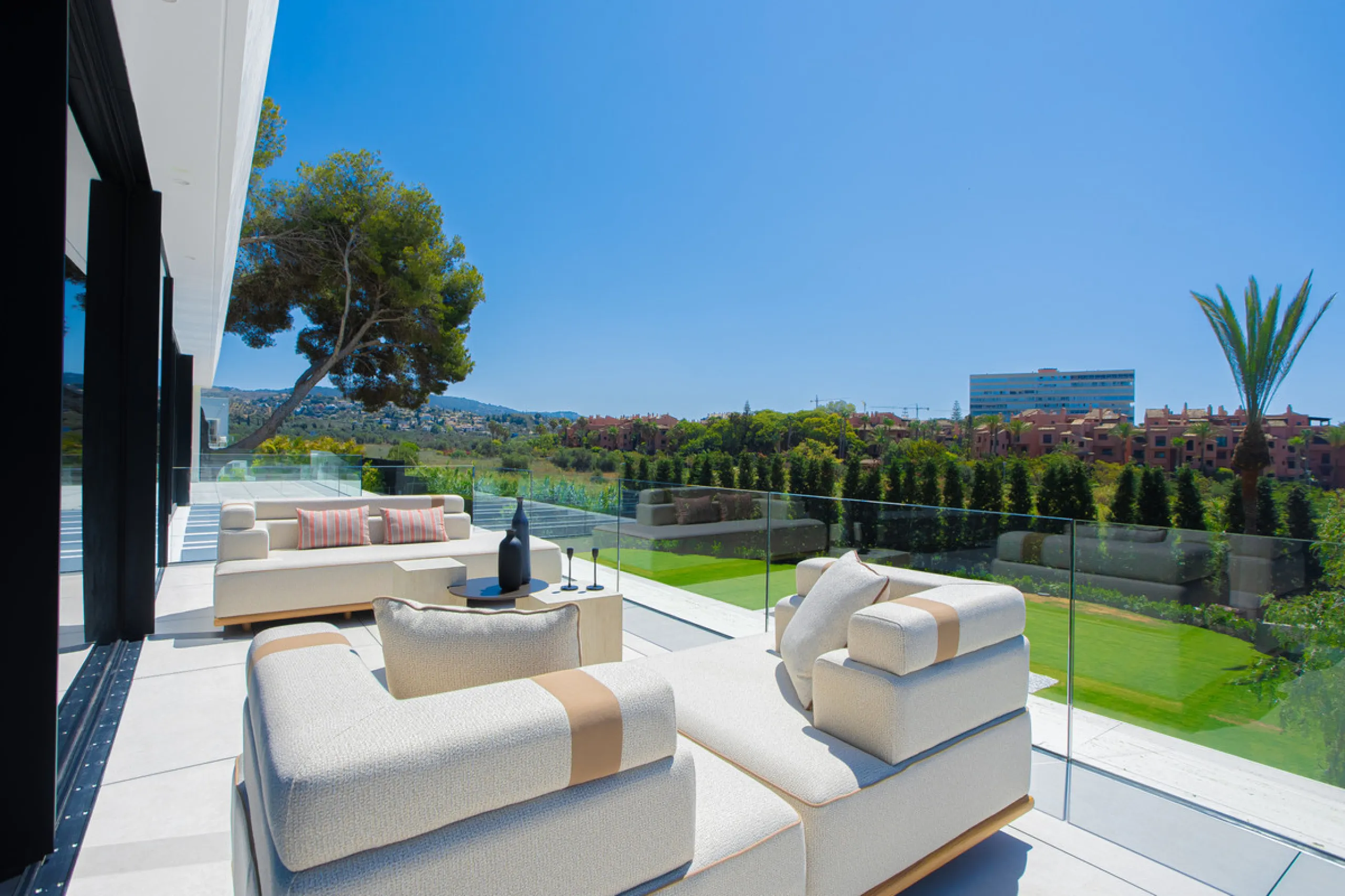 Experience unparalleled luxury in this stunning Los Monteros villa, where every detail has been crafted for sophisticated living. Boasting 6 en-suite bedrooms, a separate maid's apartment, and 8 bathrooms, this residence offers space, comfort, and style a