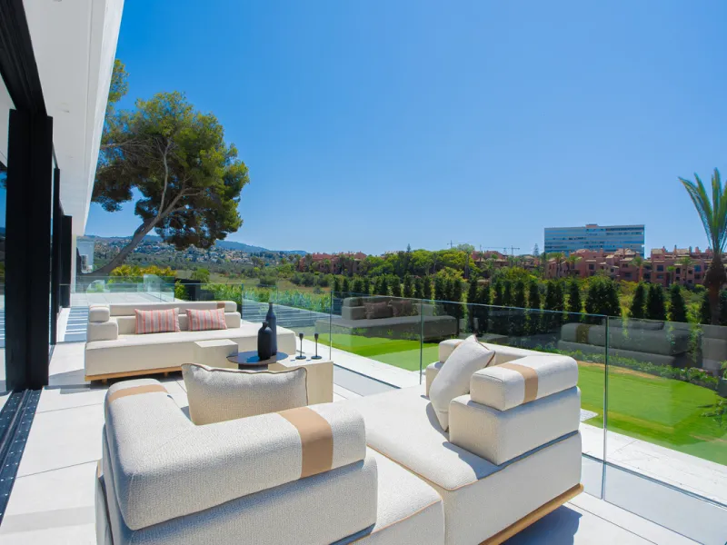 Experience unparalleled luxury in this stunning Los Monteros villa, where every detail has been crafted for sophisticated living. Boasting 6 en-suite bedrooms, a separate maid's apartment, and 8 bathrooms, this residence offers space, comfort, and style a