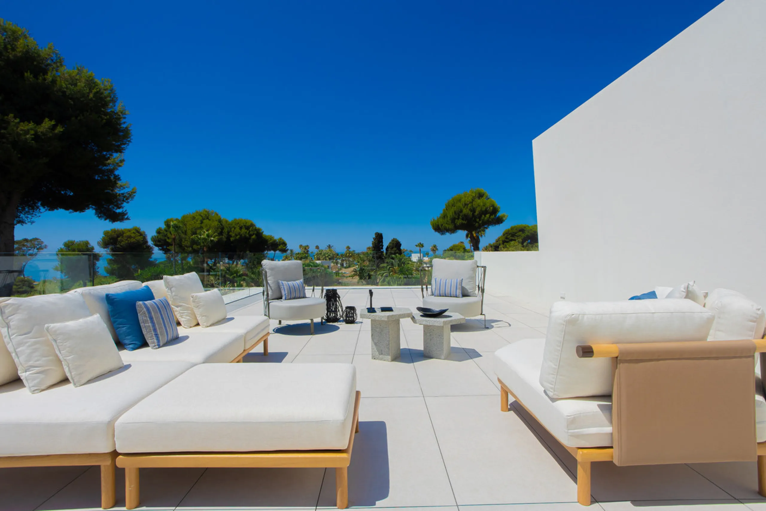 Experience unparalleled luxury in this stunning Los Monteros villa, where every detail has been crafted for sophisticated living. Boasting 6 en-suite bedrooms, a separate maid's apartment, and 8 bathrooms, this residence offers space, comfort, and style a