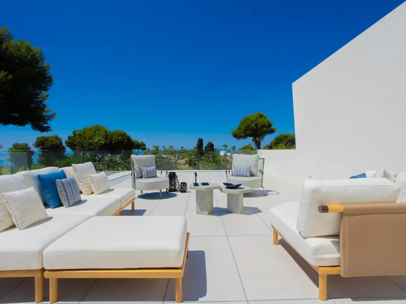 Experience unparalleled luxury in this stunning Los Monteros villa, where every detail has been crafted for sophisticated living. Boasting 6 en-suite bedrooms, a separate maid's apartment, and 8 bathrooms, this residence offers space, comfort, and style a