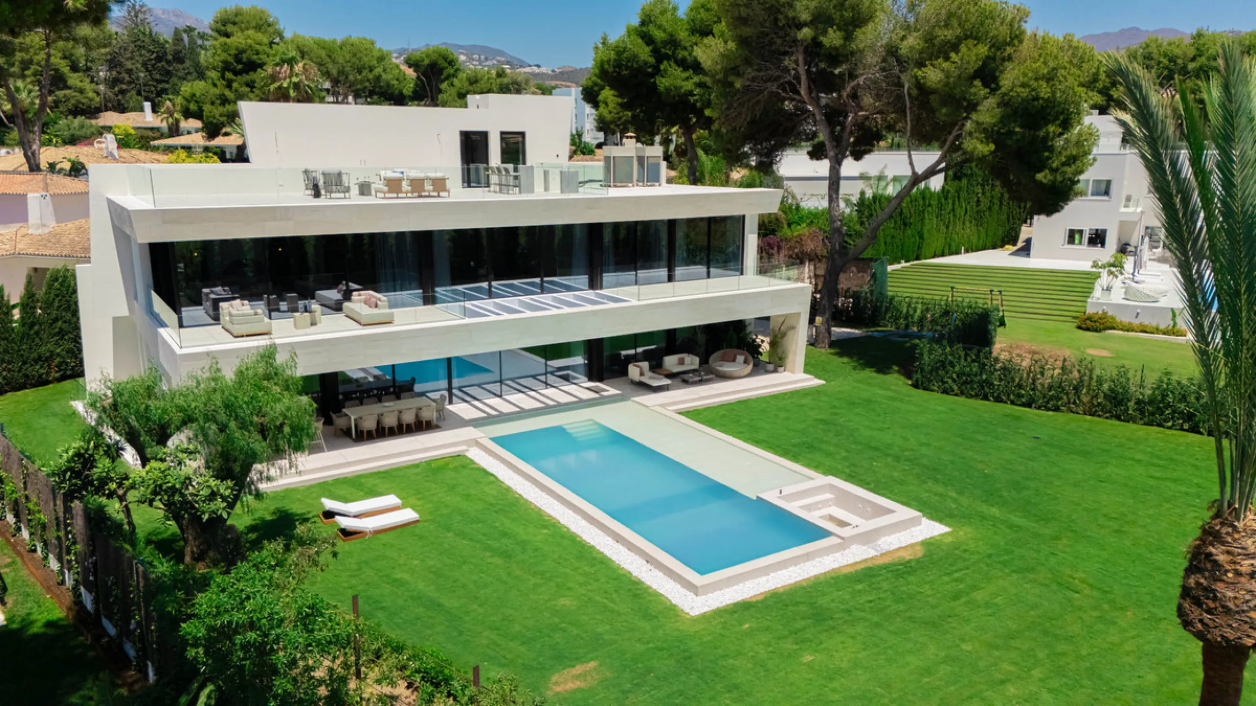 Experience unparalleled luxury in this stunning Los Monteros villa, where every detail has been crafted for sophisticated living. Boasting 6 en-suite bedrooms, a separate maid's apartment, and 8 bathrooms, this residence offers space, comfort, and style a