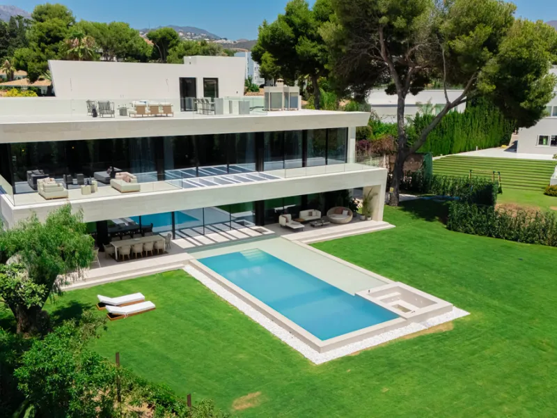 Experience unparalleled luxury in this stunning Los Monteros villa, where every detail has been crafted for sophisticated living. Boasting 6 en-suite bedrooms, a separate maid's apartment, and 8 bathrooms, this residence offers space, comfort, and style a