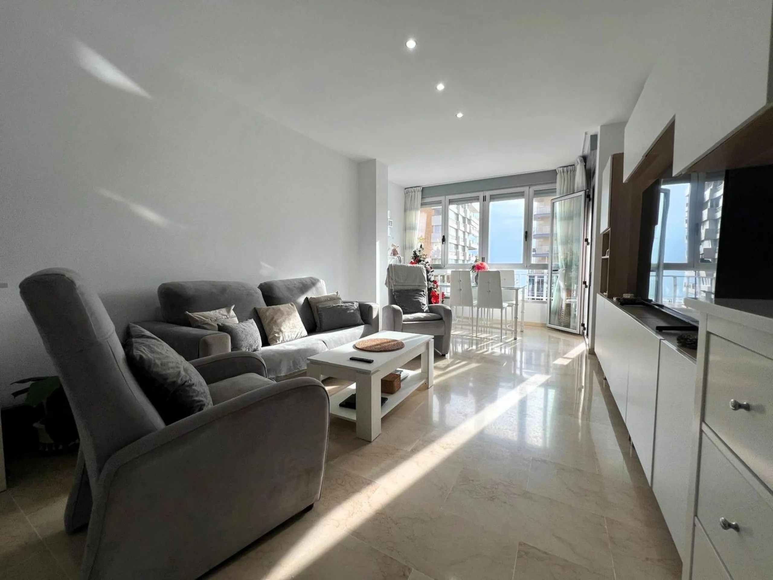 Apartment - Middle Floor Apartment в продаже в Fuengirola, Málaga. В доме 1 спален и 1 ванных комнат. Площадь дома 75 м²