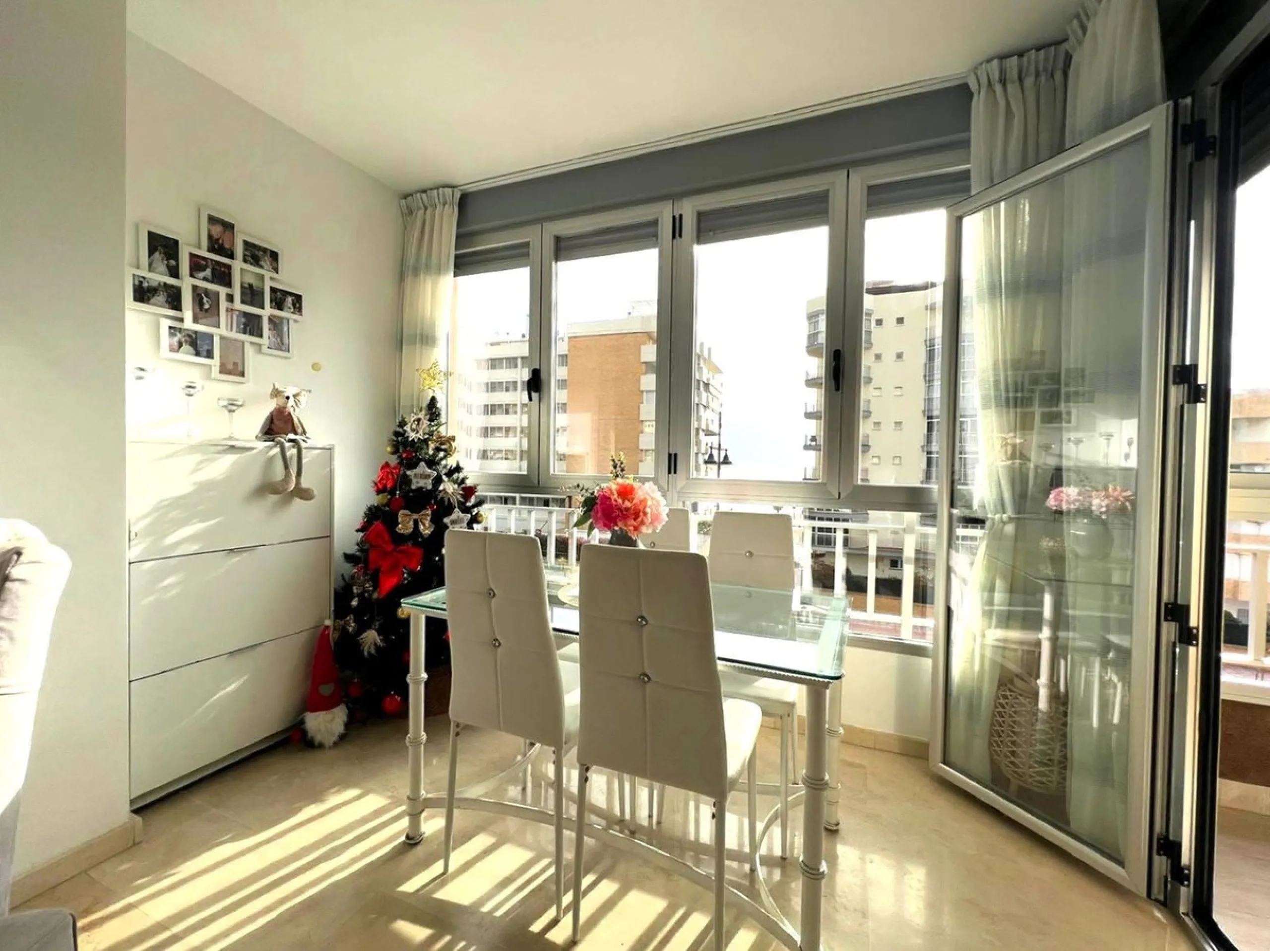 Apartment - Middle Floor Apartment в продаже в Fuengirola, Málaga. В доме 1 спален и 1 ванных комнат. Площадь дома 75 м²