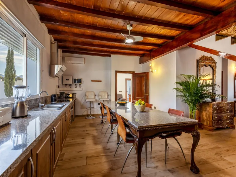 House - Detached Villa в продаже в Alhaurín el Grande, Málaga. В доме 6 спален и 5 ванных комнат. Площадь дома 336 м². Площадь участка 11788 м²