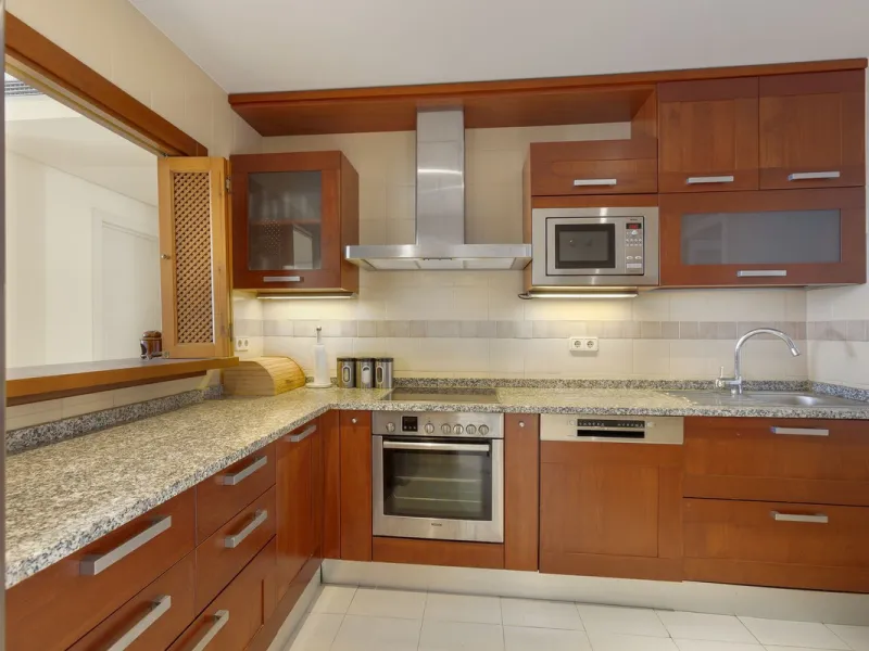 Beautiful duplex penthouse located in Atalaya which commands stunning panoramic views of the Mediterranean & La Concha mountain.