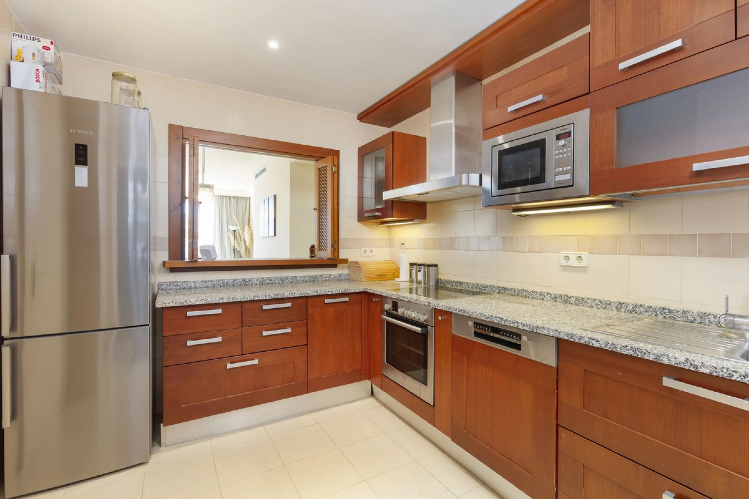 Beautiful duplex penthouse located in Atalaya which commands stunning panoramic views of the Mediterranean & La Concha mountain.