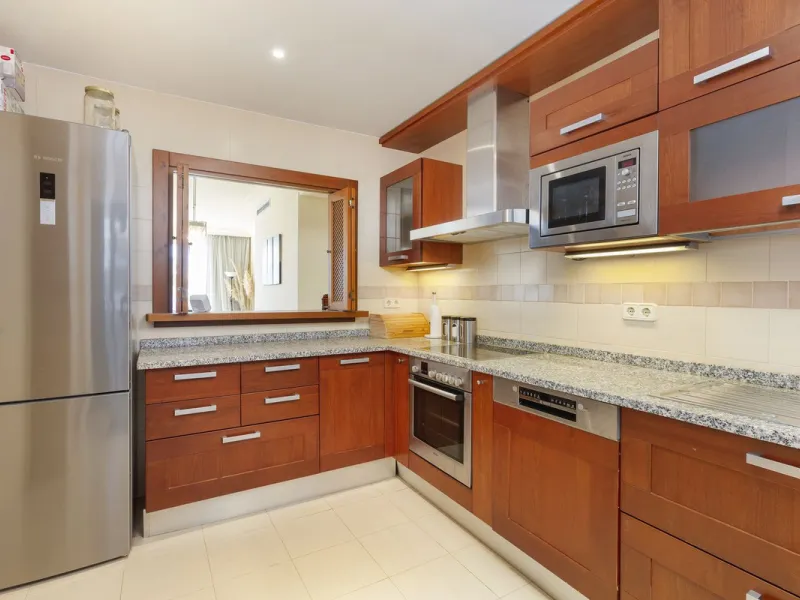 Beautiful duplex penthouse located in Atalaya which commands stunning panoramic views of the Mediterranean & La Concha mountain.