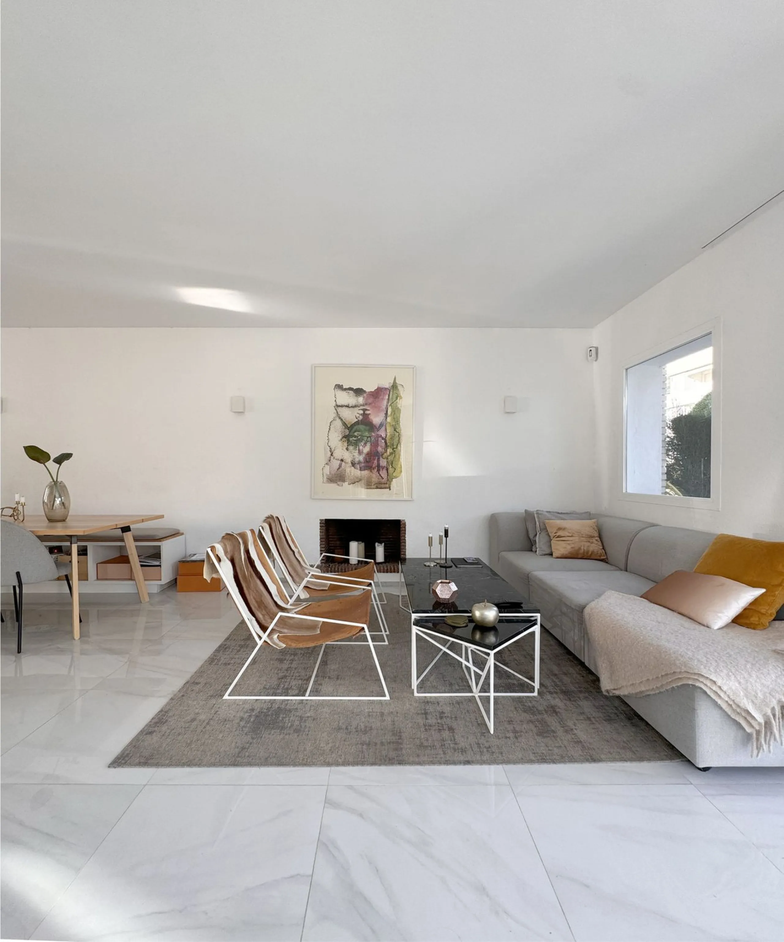 Newly renovated and modern townhouse/duplex apartment located in one of the most sought-after areas of Nueva Andalucía.