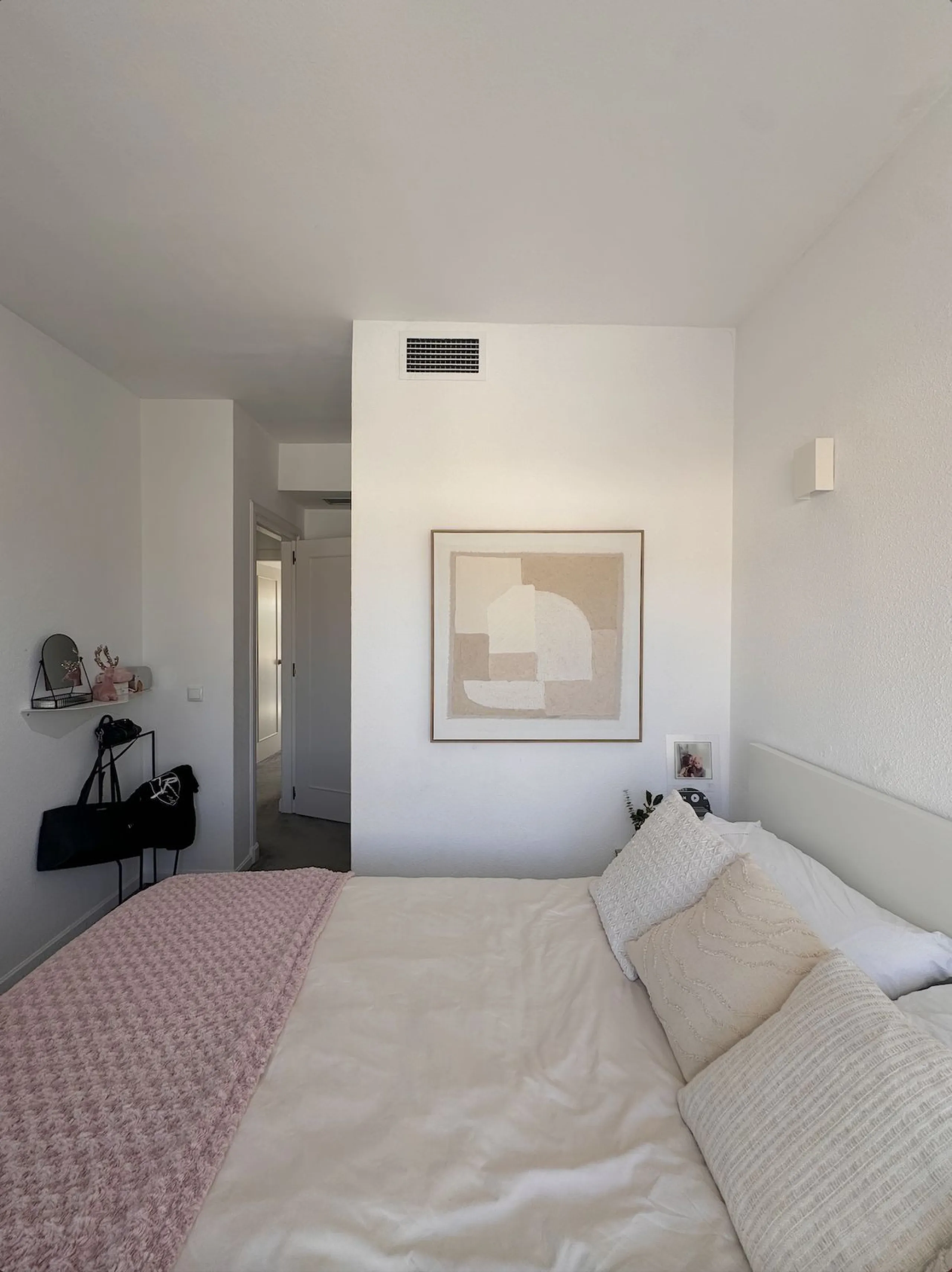 Newly renovated and modern townhouse/duplex apartment located in one of the most sought-after areas of Nueva Andalucía.