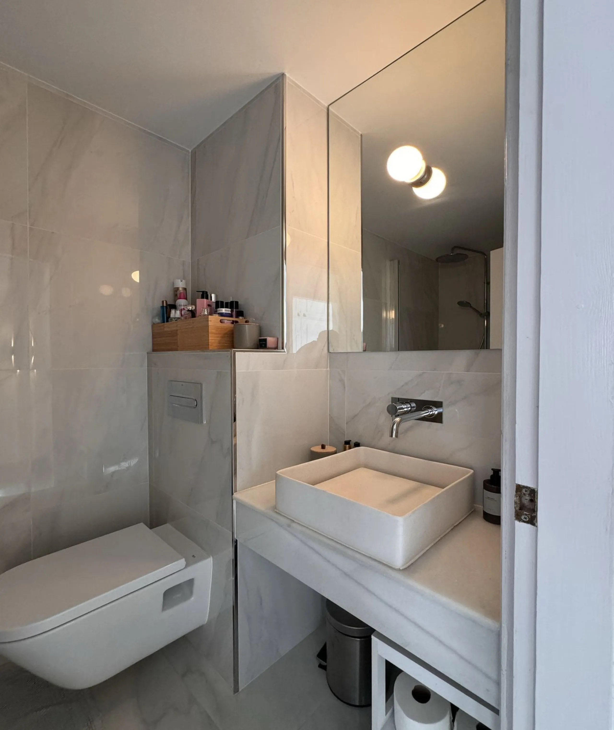 Newly renovated and modern townhouse/duplex apartment located in one of the most sought-after areas of Nueva Andalucía.