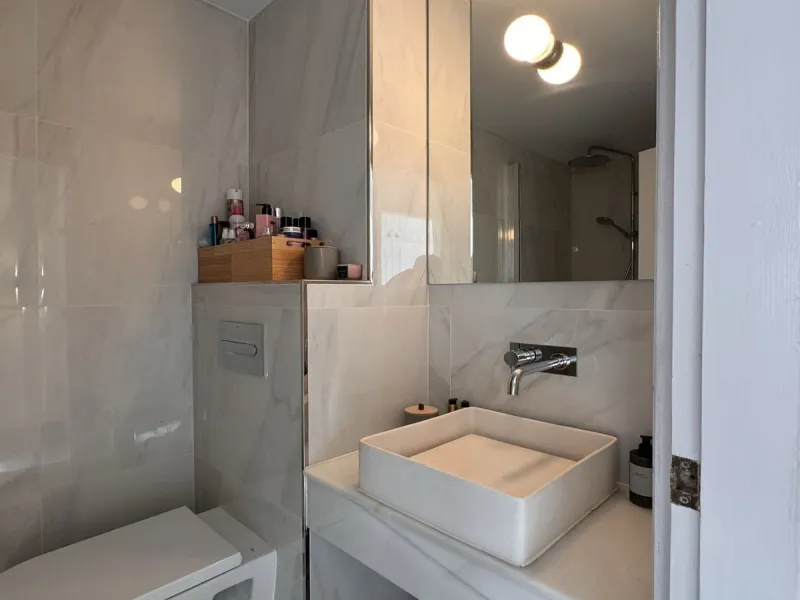 Newly renovated and modern townhouse/duplex apartment located in one of the most sought-after areas of Nueva Andalucía.