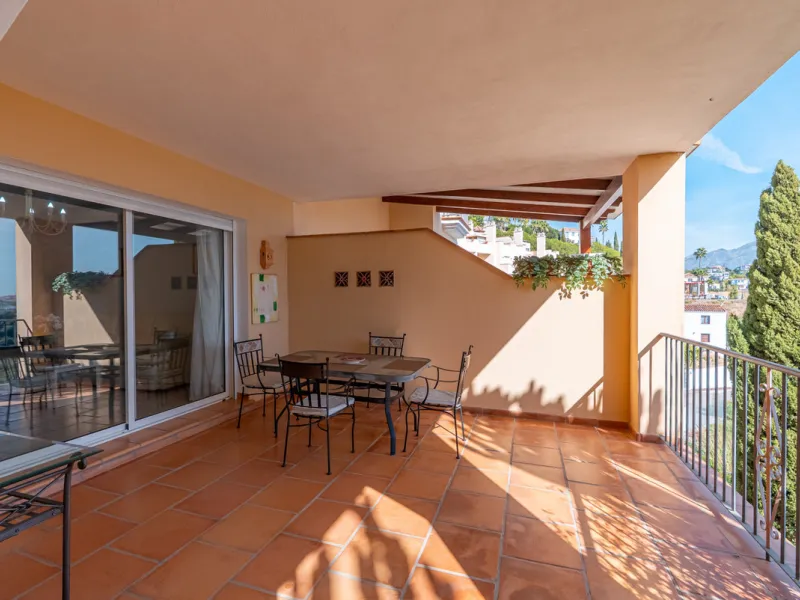 Apartment - Middle Floor Apartment в продаже в Benahavís, Málaga. В доме 2 спален и 2 ванных комнат. Площадь дома 116 м². Площадь участка 15 м²