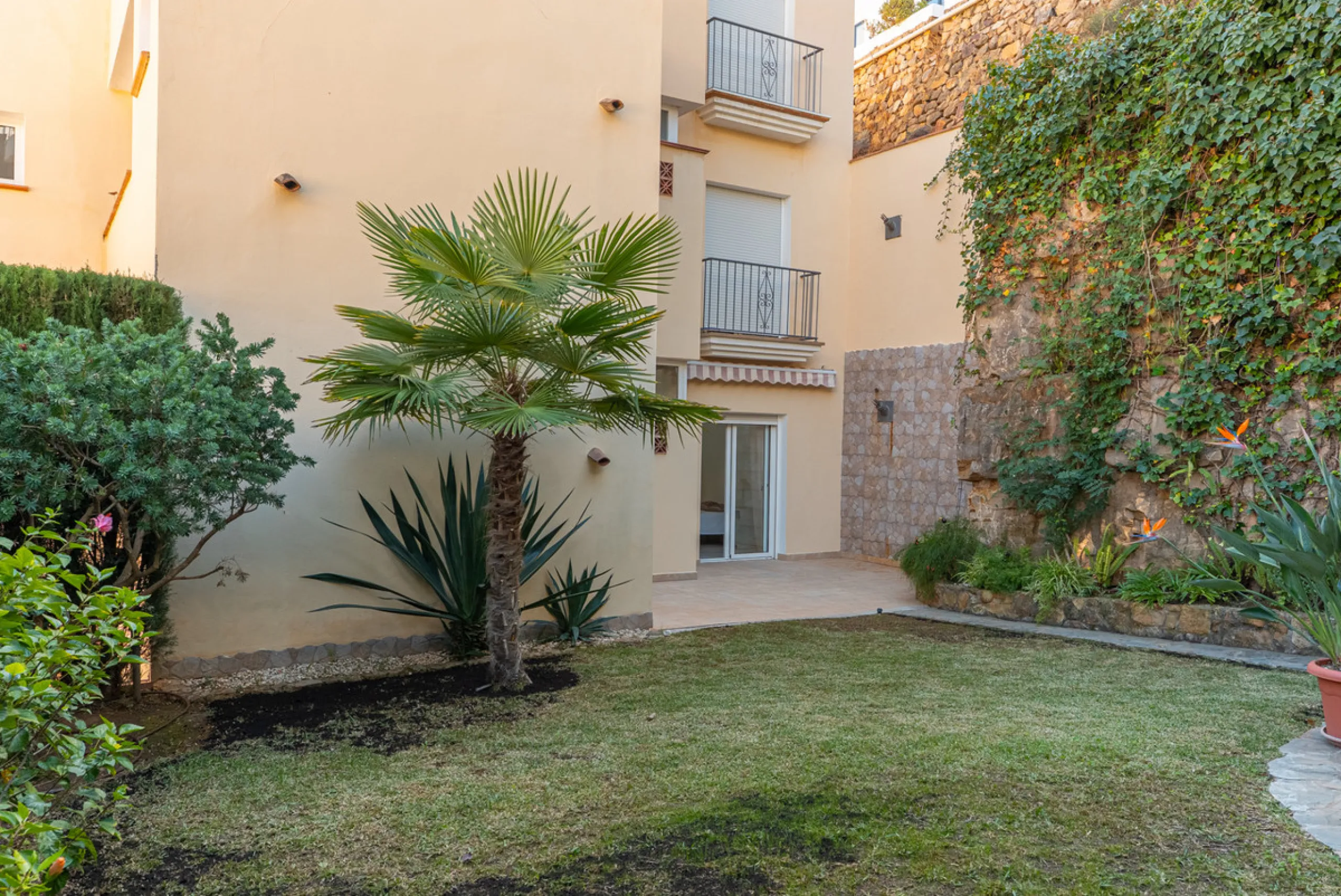 Apartment - Middle Floor Apartment в продаже в Benahavís, Málaga. В доме 2 спален и 2 ванных комнат. Площадь дома 116 м². Площадь участка 15 м²