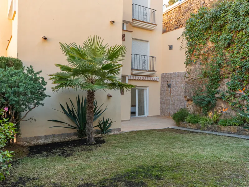 Apartment - Middle Floor Apartment в продаже в Benahavís, Málaga. В доме 2 спален и 2 ванных комнат. Площадь дома 116 м². Площадь участка 15 м²