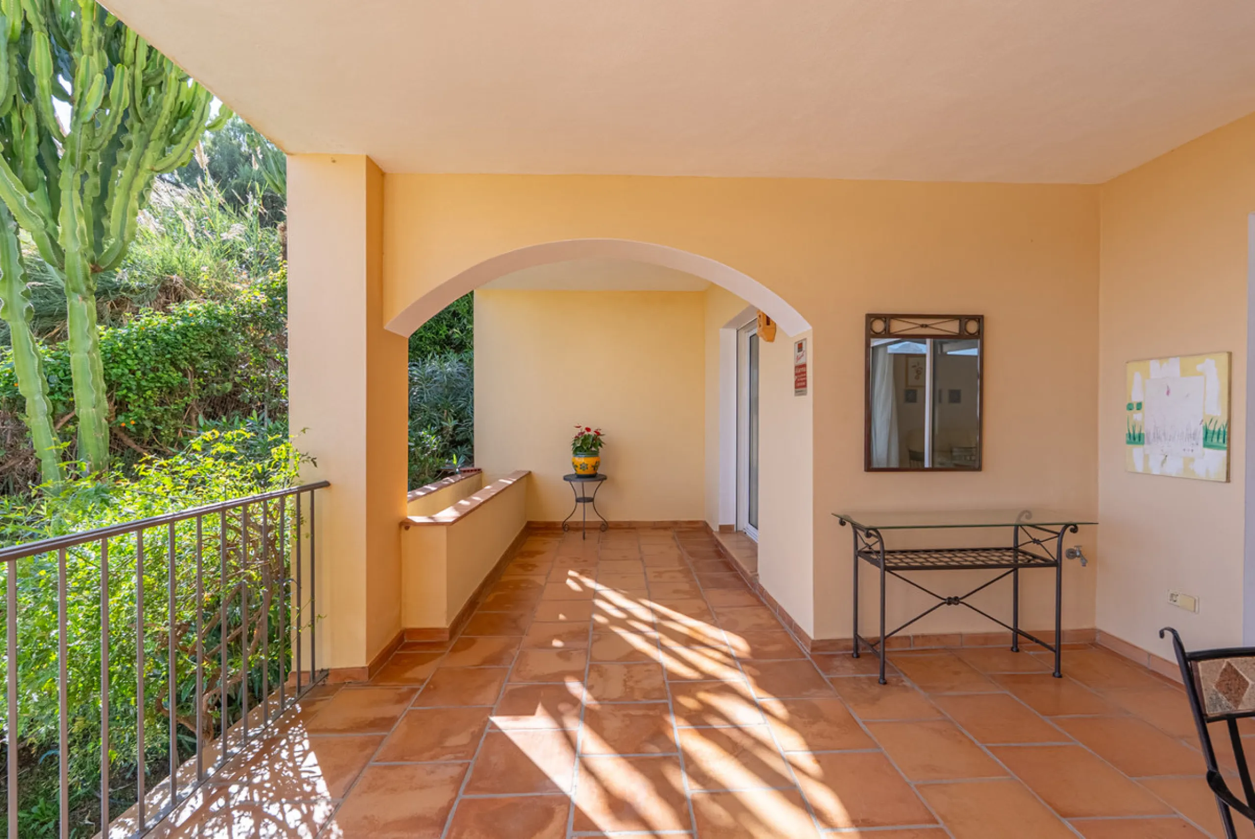 Apartment - Middle Floor Apartment в продаже в Benahavís, Málaga. В доме 2 спален и 2 ванных комнат. Площадь дома 116 м². Площадь участка 15 м²