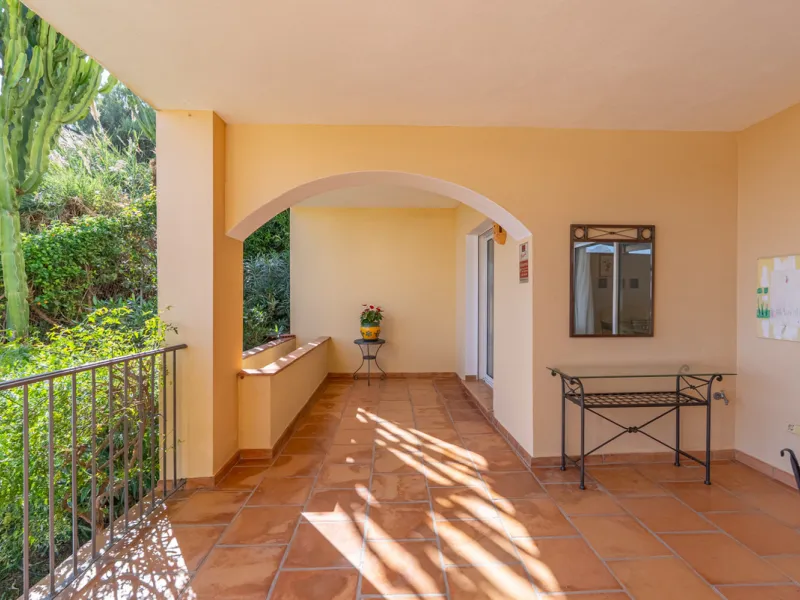 Apartment - Middle Floor Apartment в продаже в Benahavís, Málaga. В доме 2 спален и 2 ванных комнат. Площадь дома 116 м². Площадь участка 15 м²