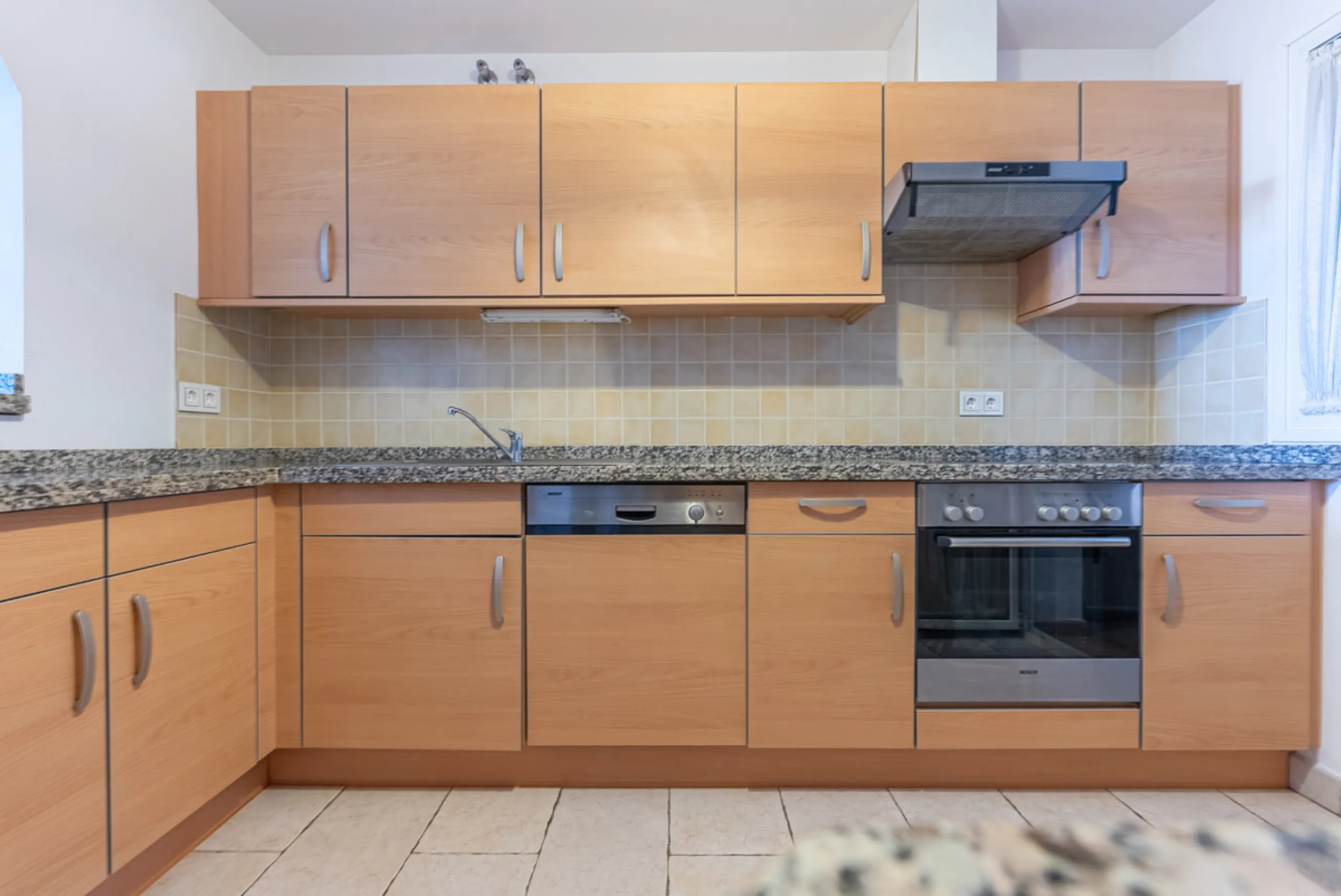 Apartment - Middle Floor Apartment в продаже в Benahavís, Málaga. В доме 2 спален и 2 ванных комнат. Площадь дома 116 м². Площадь участка 15 м²
