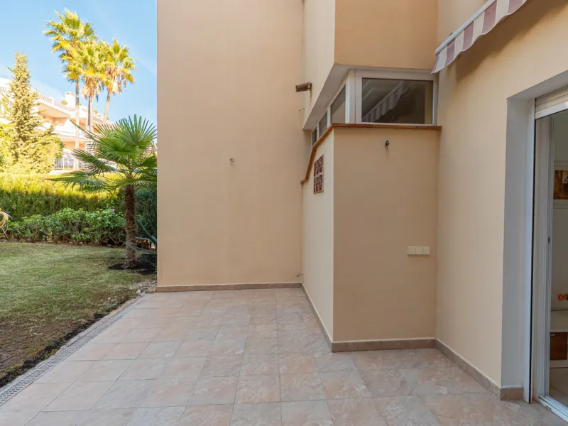 Apartment - Middle Floor Apartment в продаже в Benahavís, Málaga. В доме 2 спален и 2 ванных комнат. Площадь дома 116 м². Площадь участка 15 м²