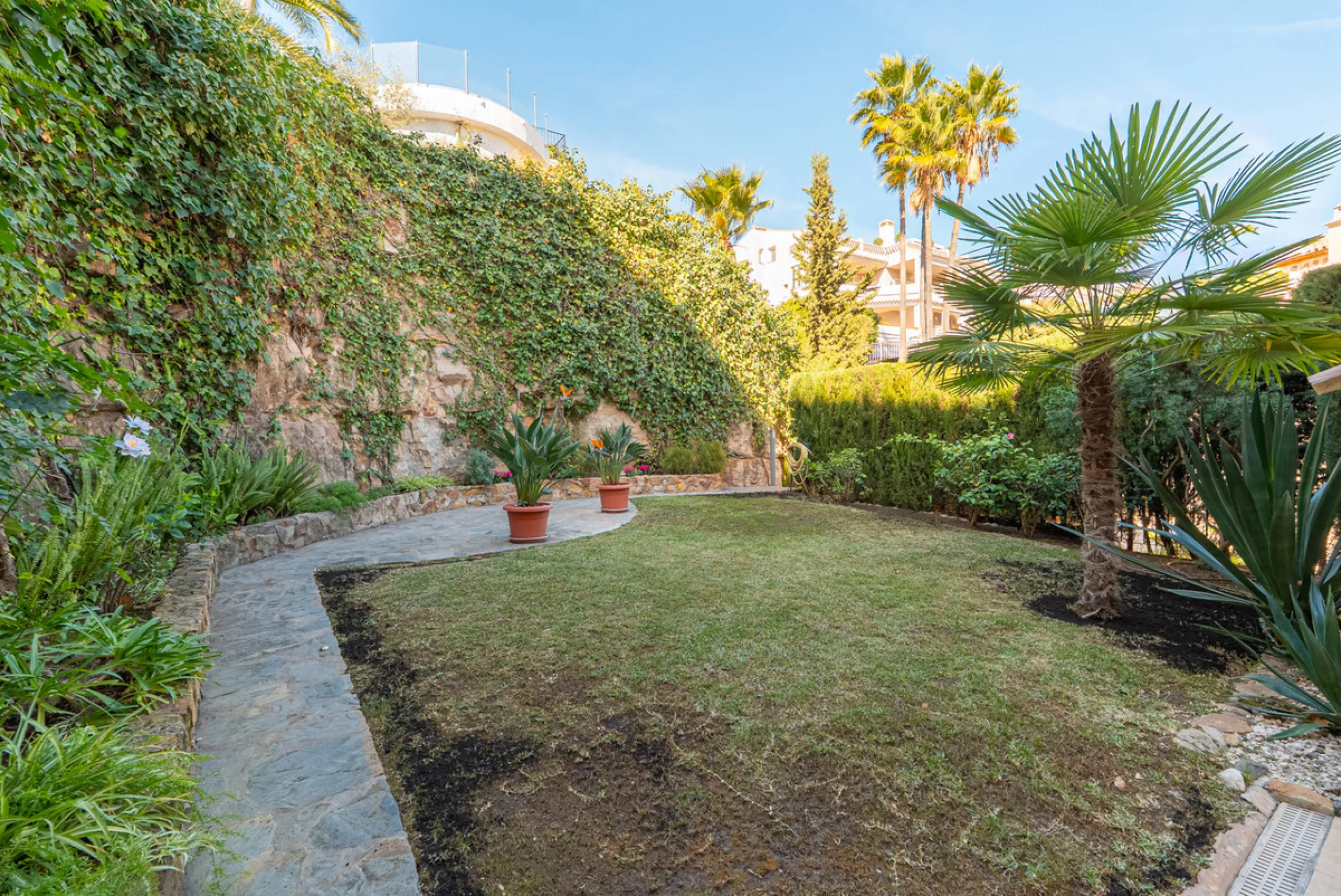 Apartment - Middle Floor Apartment в продаже в Benahavís, Málaga. В доме 2 спален и 2 ванных комнат. Площадь дома 116 м². Площадь участка 15 м²