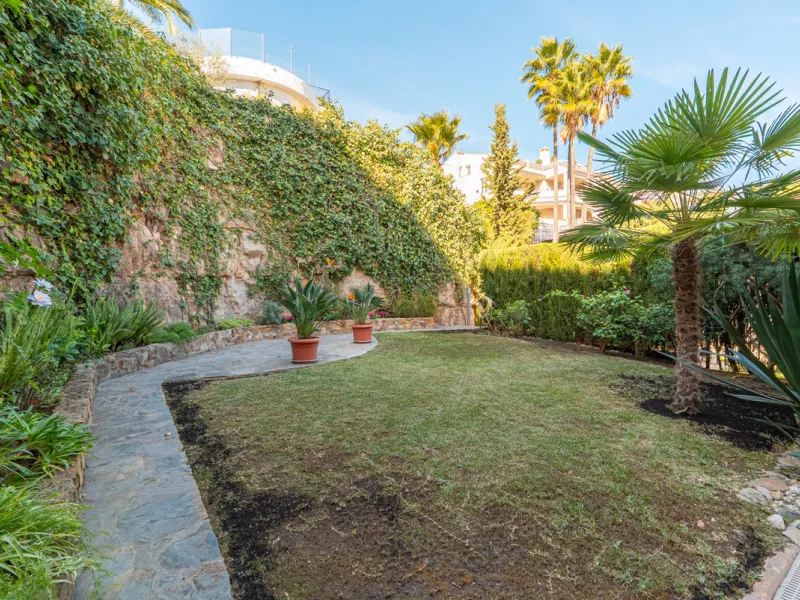Apartment - Middle Floor Apartment в продаже в Benahavís, Málaga. В доме 2 спален и 2 ванных комнат. Площадь дома 116 м². Площадь участка 15 м²